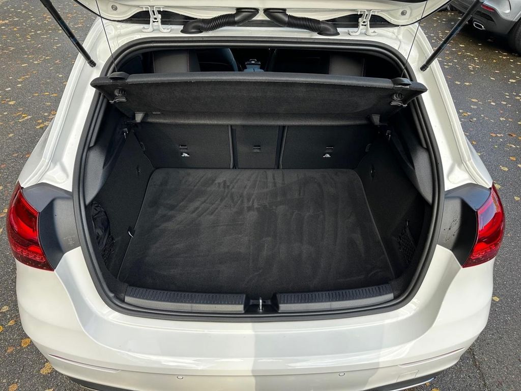 Mercedes-Benz A 180 2025