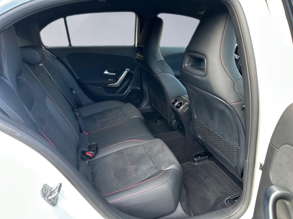 Mercedes-Benz A 180 2025