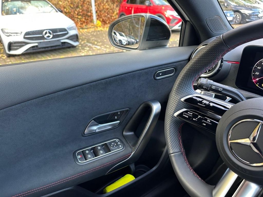 Mercedes-Benz A 180 2025