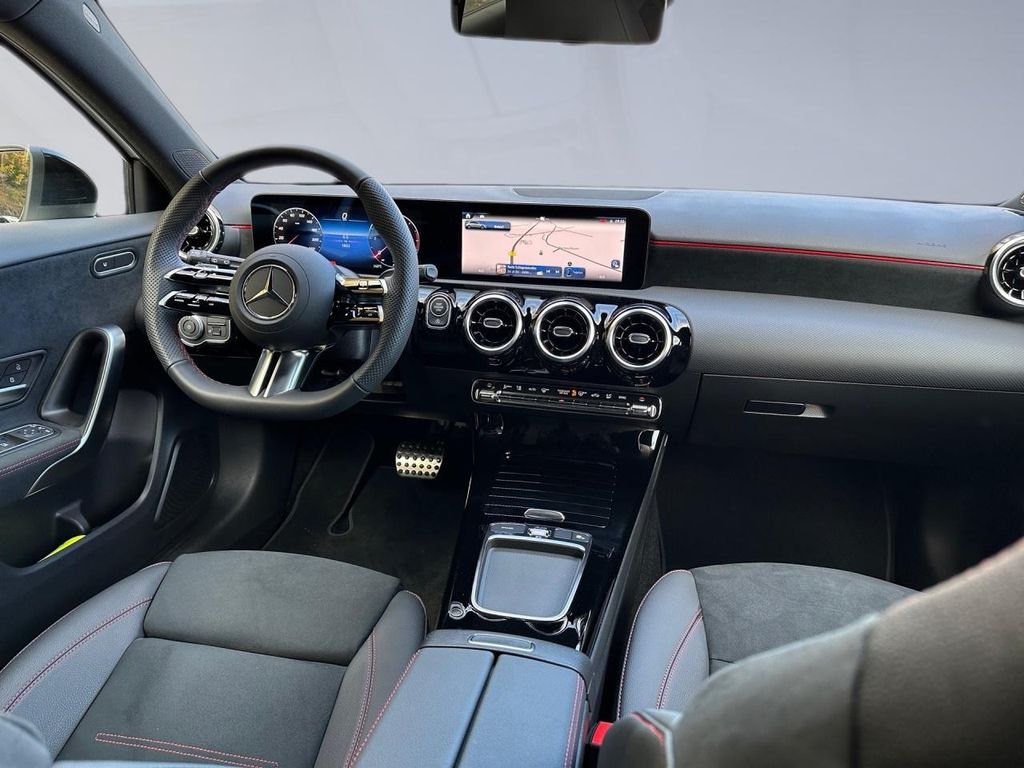 Mercedes-Benz A 180 2025