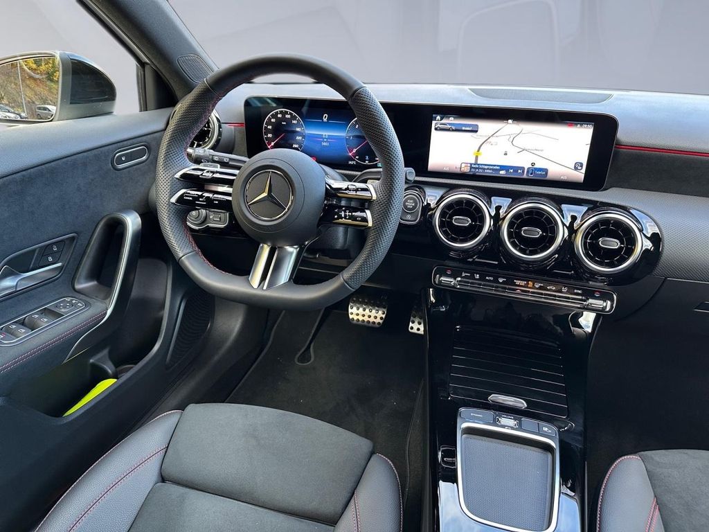 Mercedes-Benz A 180 2025