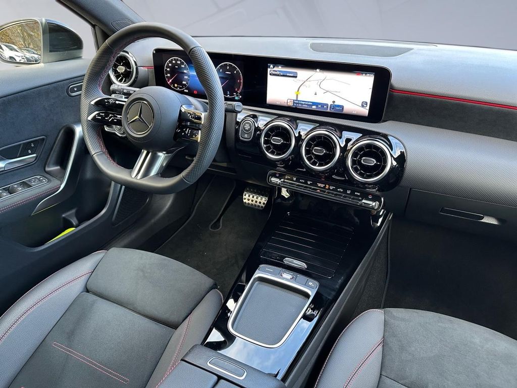 Mercedes-Benz A 180 2025