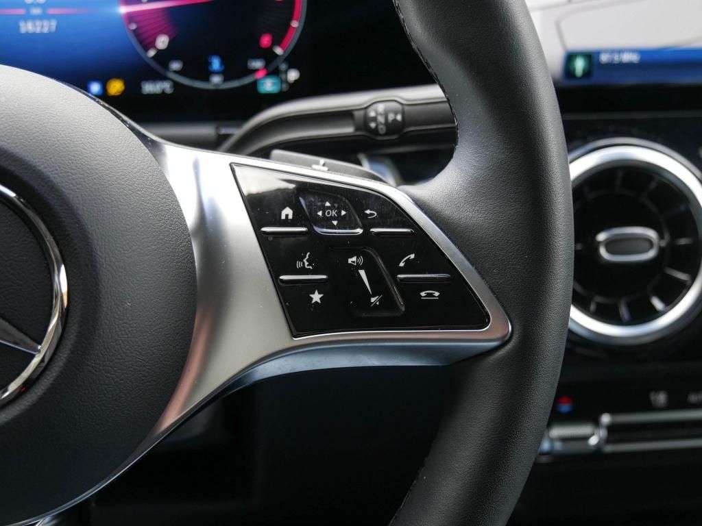 Mercedes-Benz B 220 2024