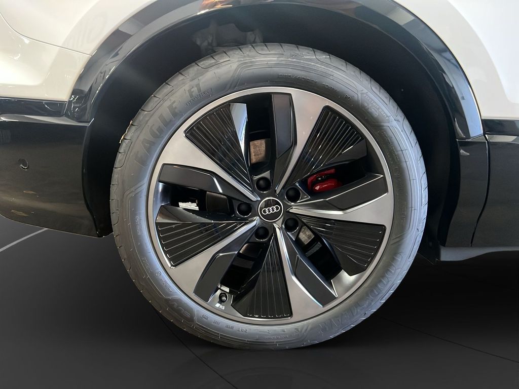 Audi Q6 e-tron 2025