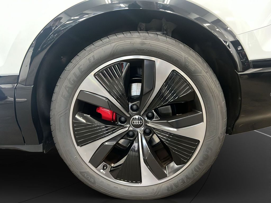Audi Q6 e-tron 2025