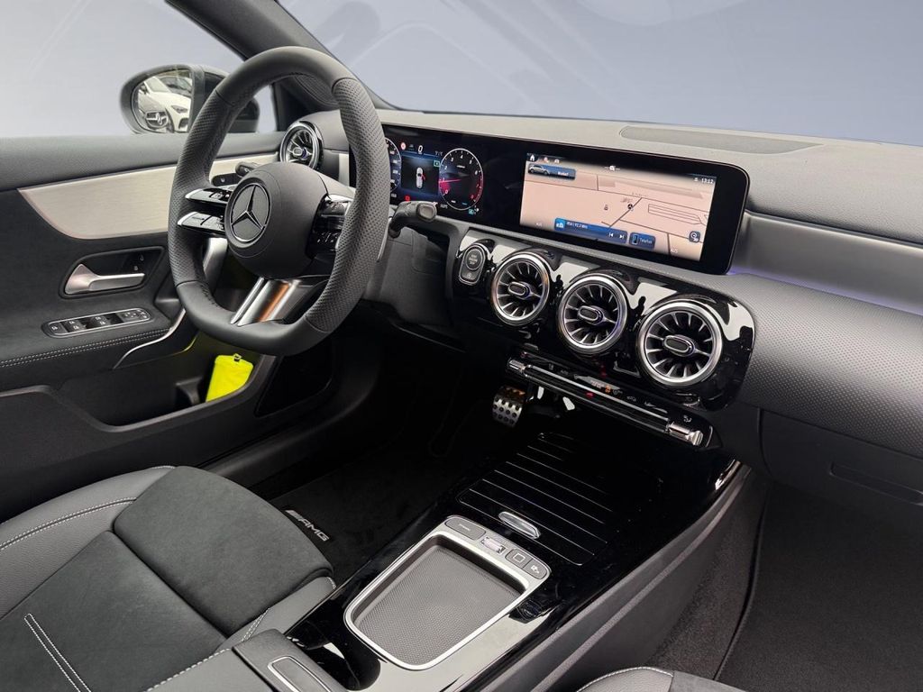 Mercedes-Benz A 200 2025