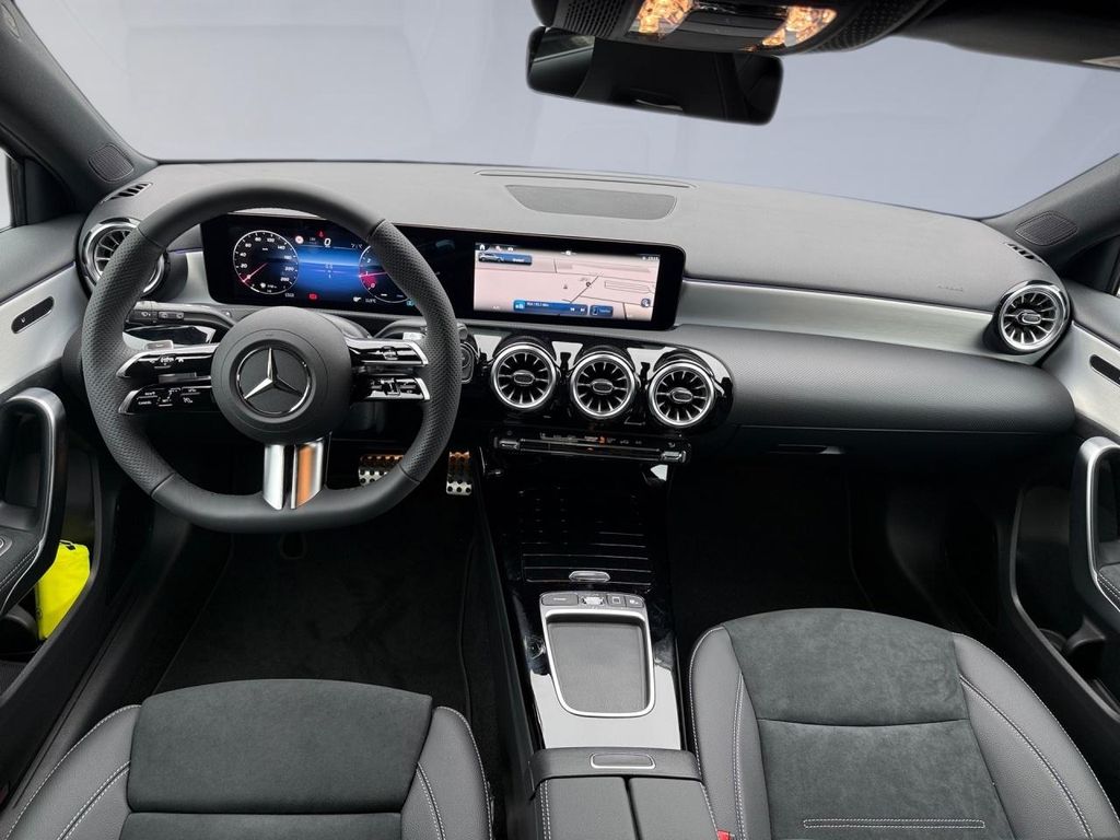 Mercedes-Benz A 200 2025