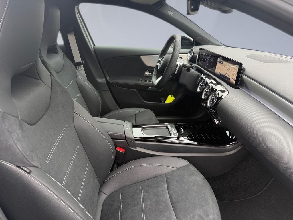 Mercedes-Benz A 200 2025