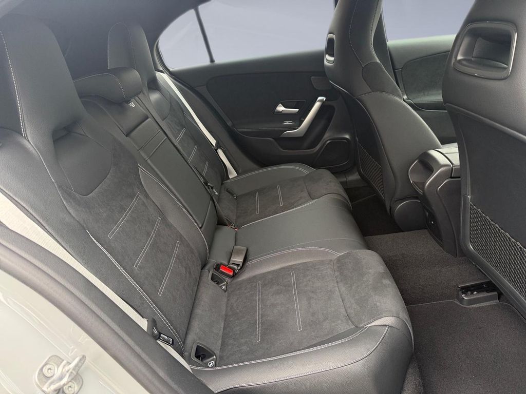 Mercedes-Benz A 200 2025