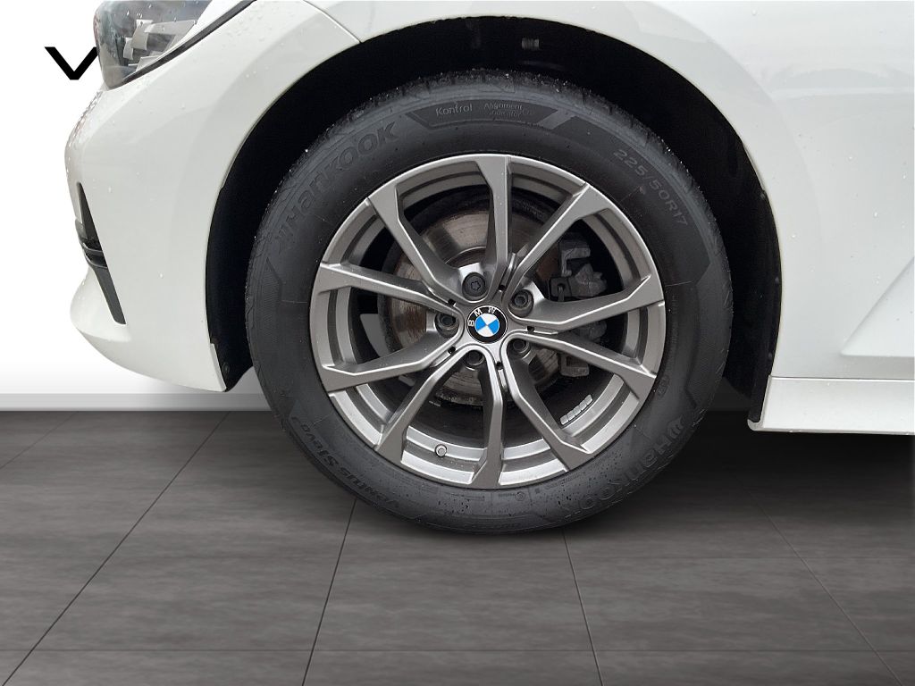 BMW 318 2022