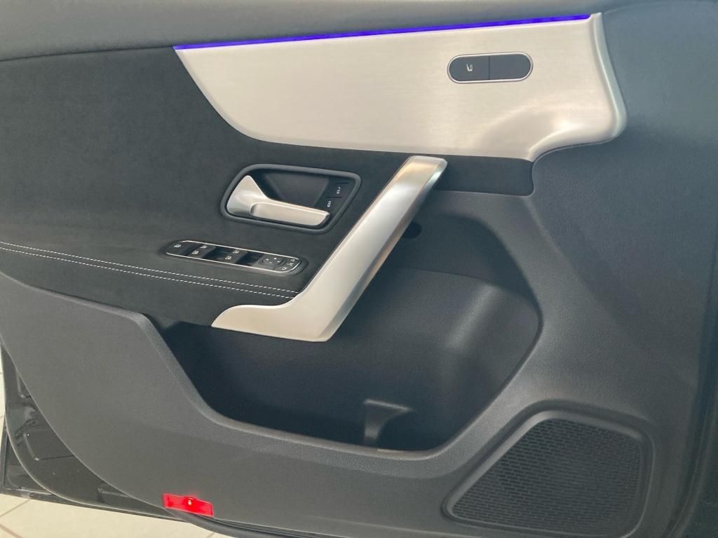 Mercedes-Benz A 180 2025