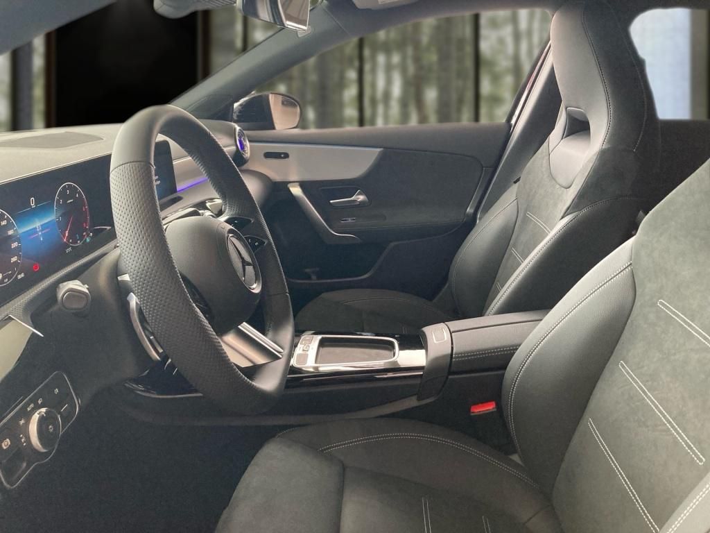 Mercedes-Benz A 180 2025