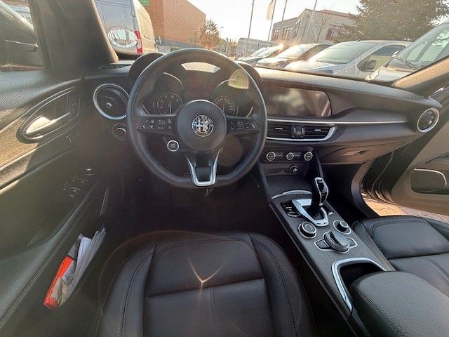 Alfa Romeo Stelvio 2023