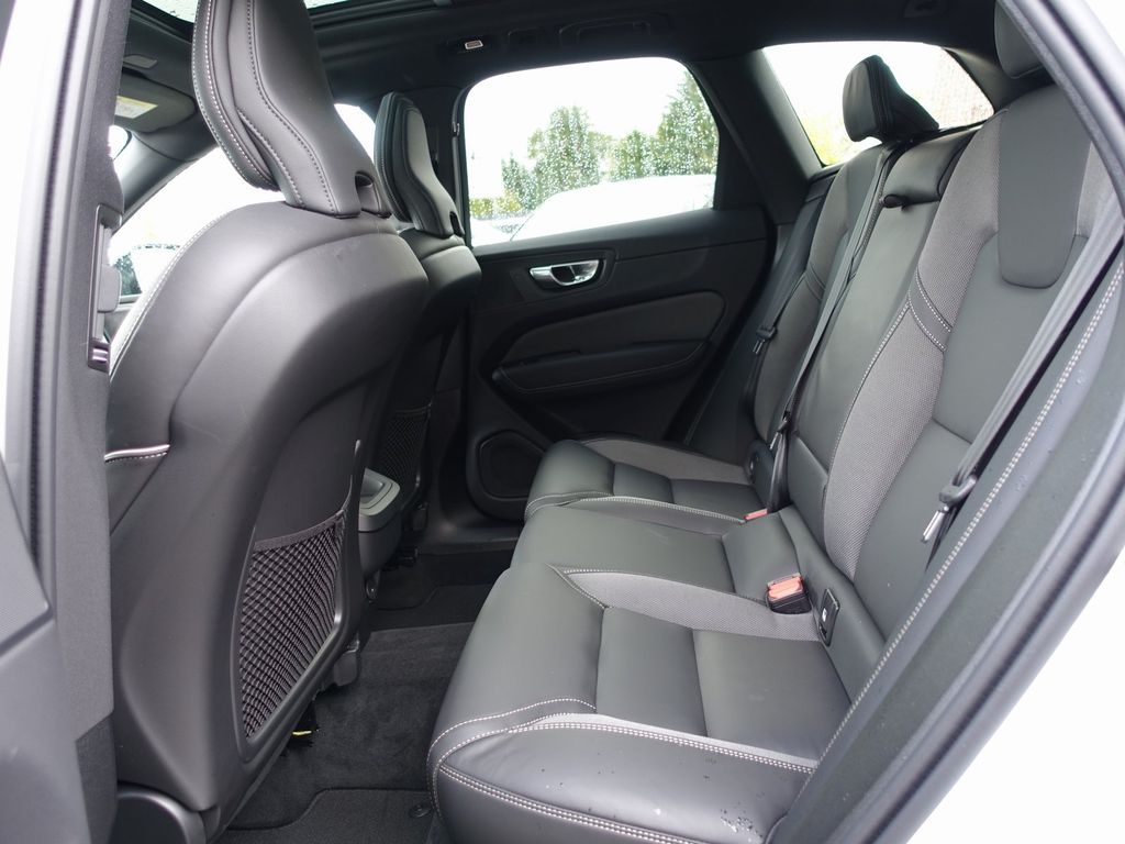 Volvo XC60 2025