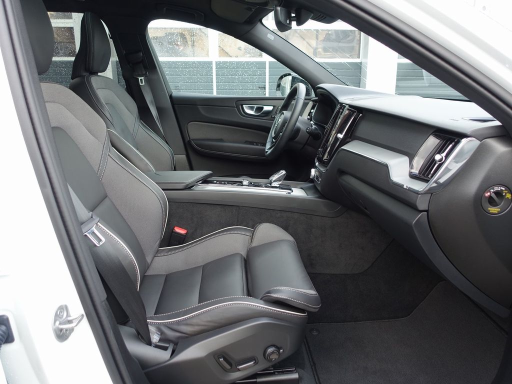 Volvo XC60 2025