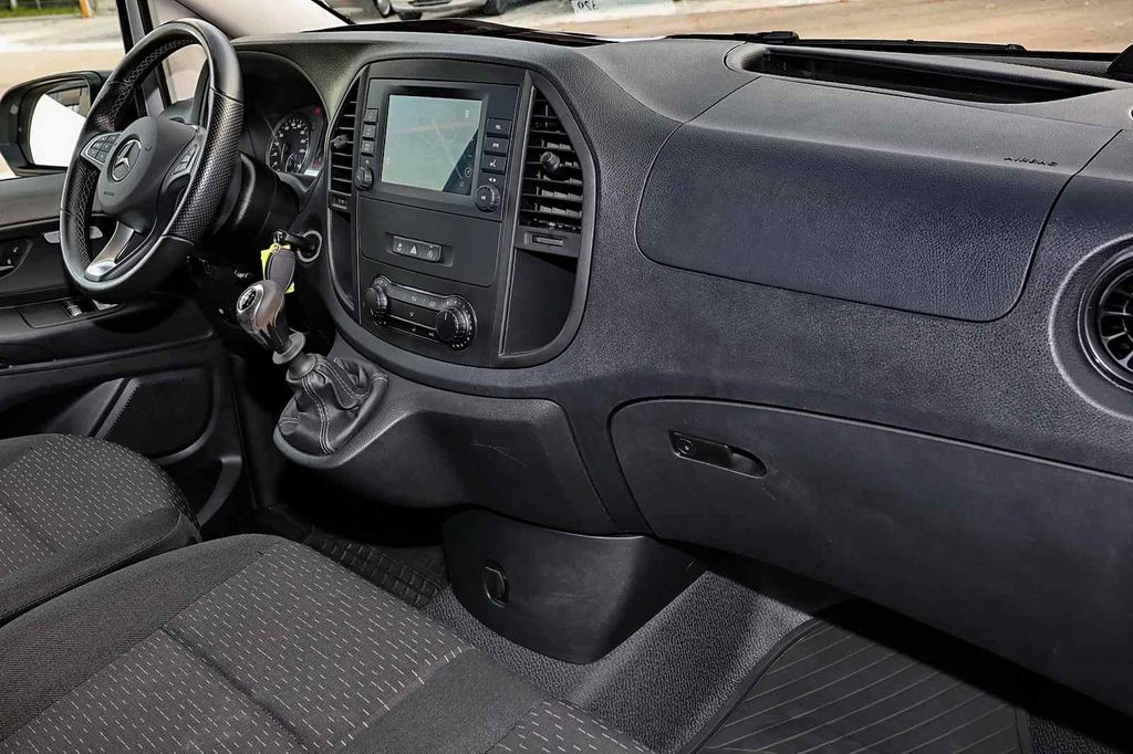 Mercedes-Benz Vito 2023