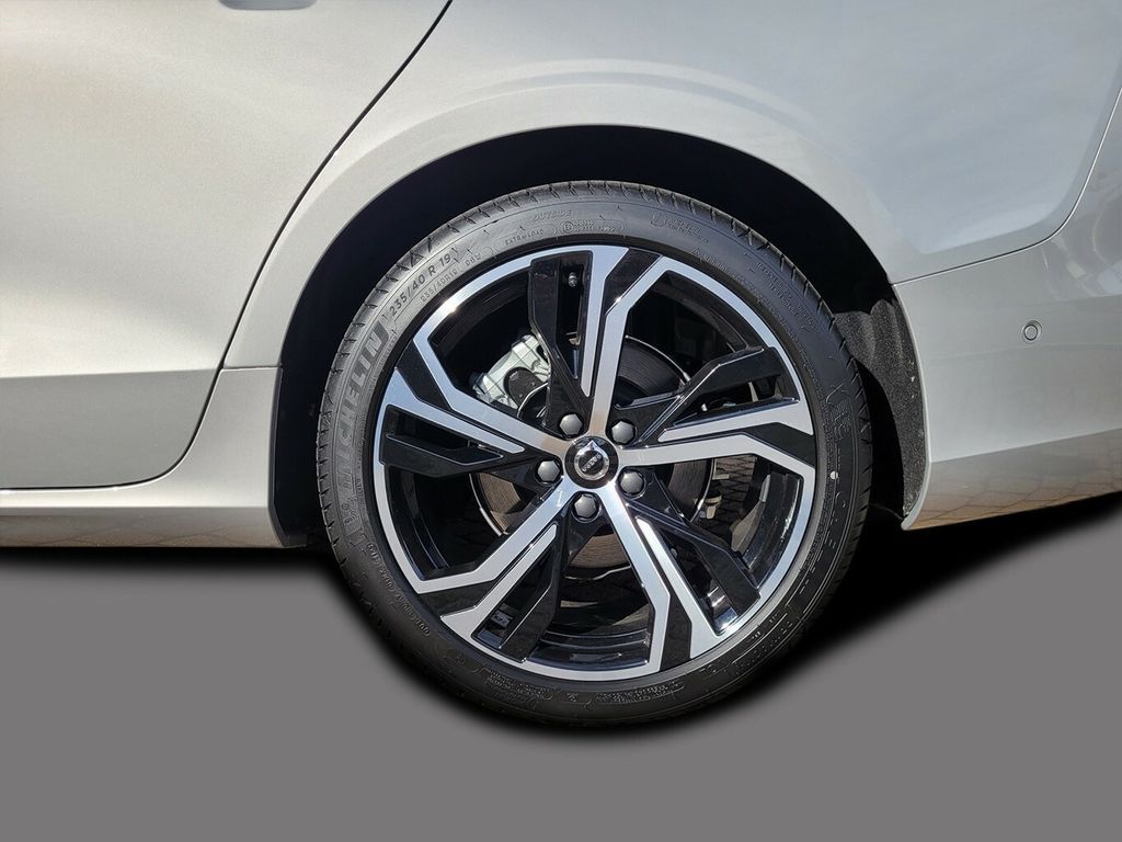 Volvo V60 2024