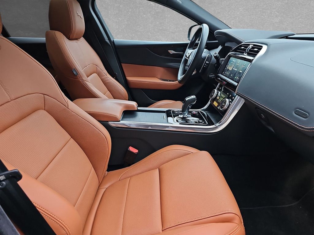 Jaguar XE 2021