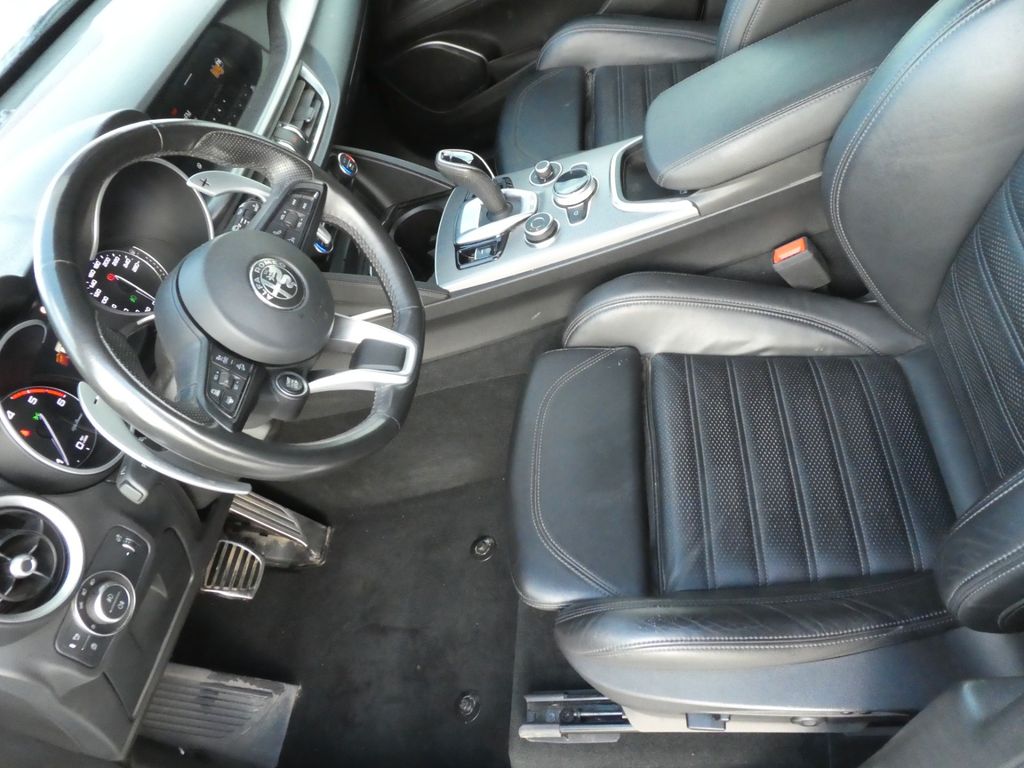 Alfa Romeo Stelvio 2023
