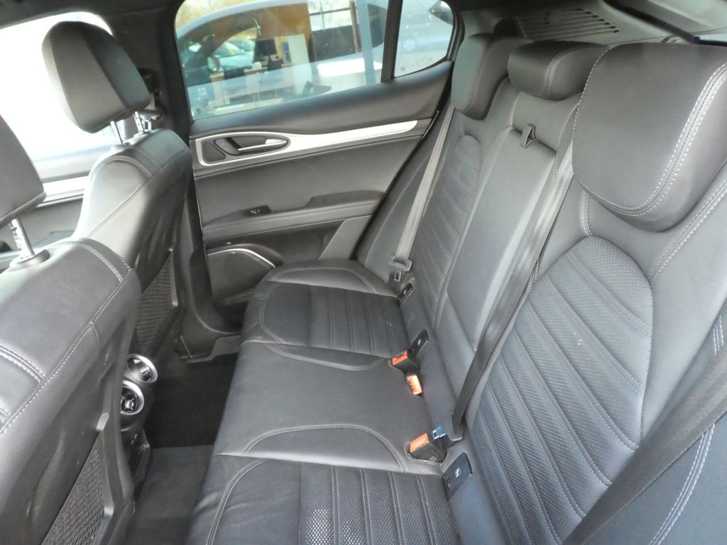 Alfa Romeo Stelvio 2023