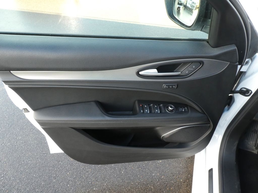 Alfa Romeo Stelvio 2023