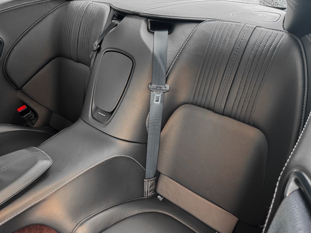 Aston Martin DB 2017