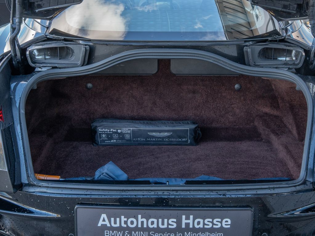 Aston Martin DB 2017