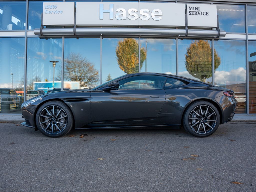 Aston Martin DB 2017