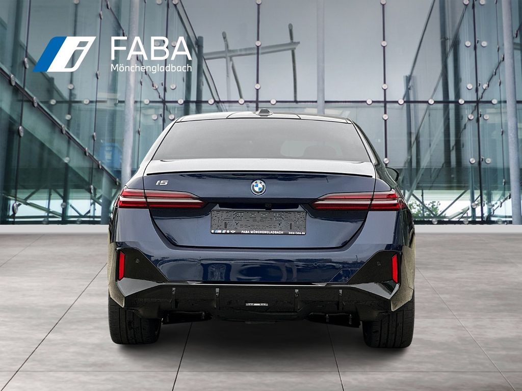 BMW i5 2025