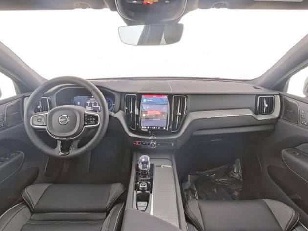 Volvo XC60 2025