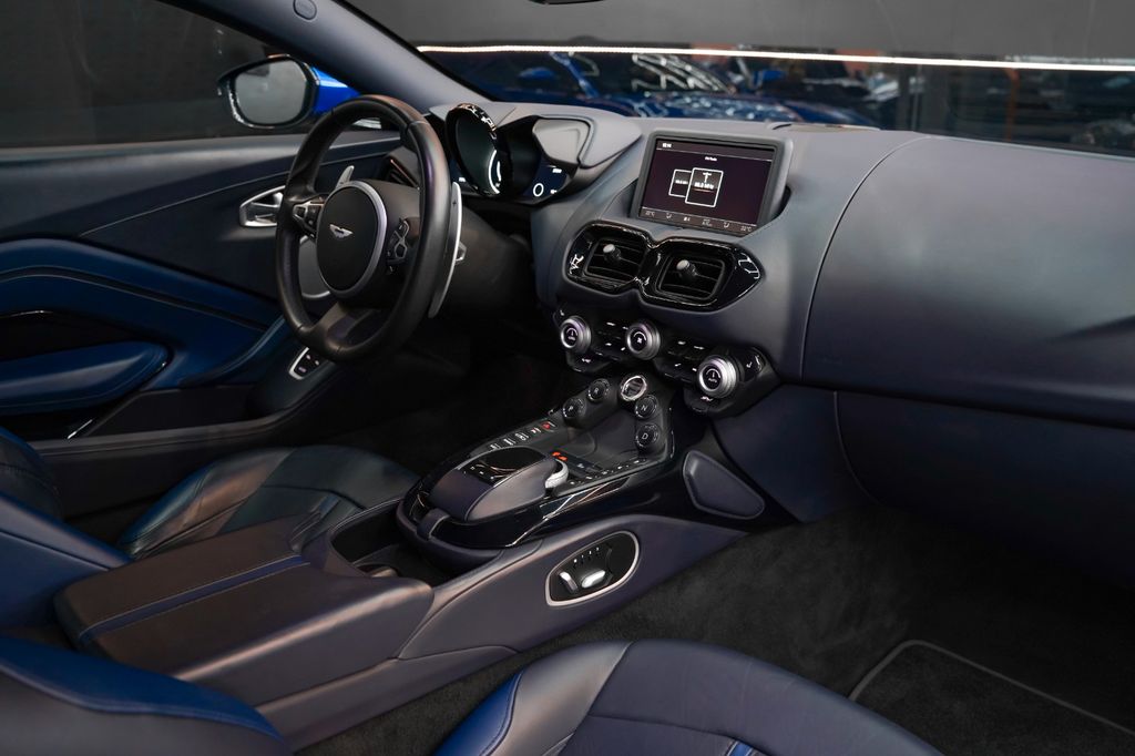 Aston Martin V8 Vantage 2018