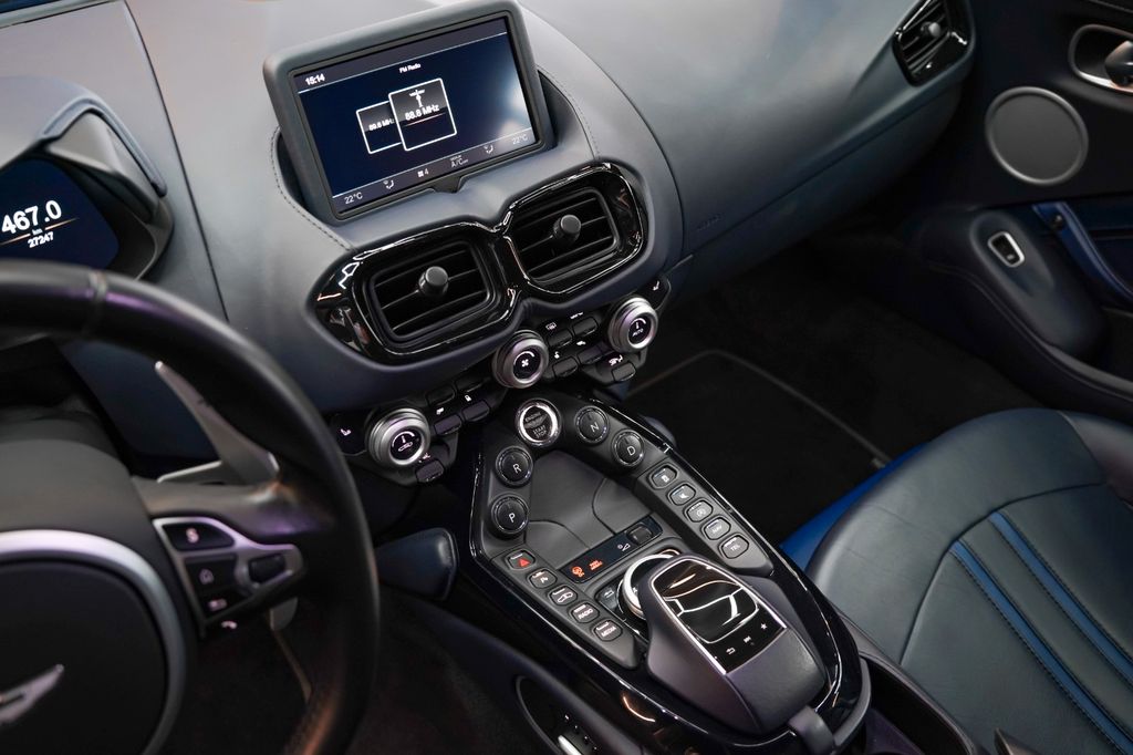 Aston Martin V8 Vantage 2018