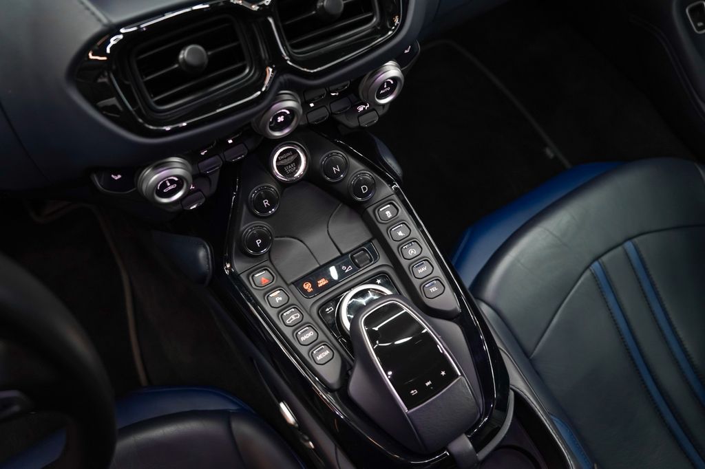 Aston Martin V8 Vantage 2018