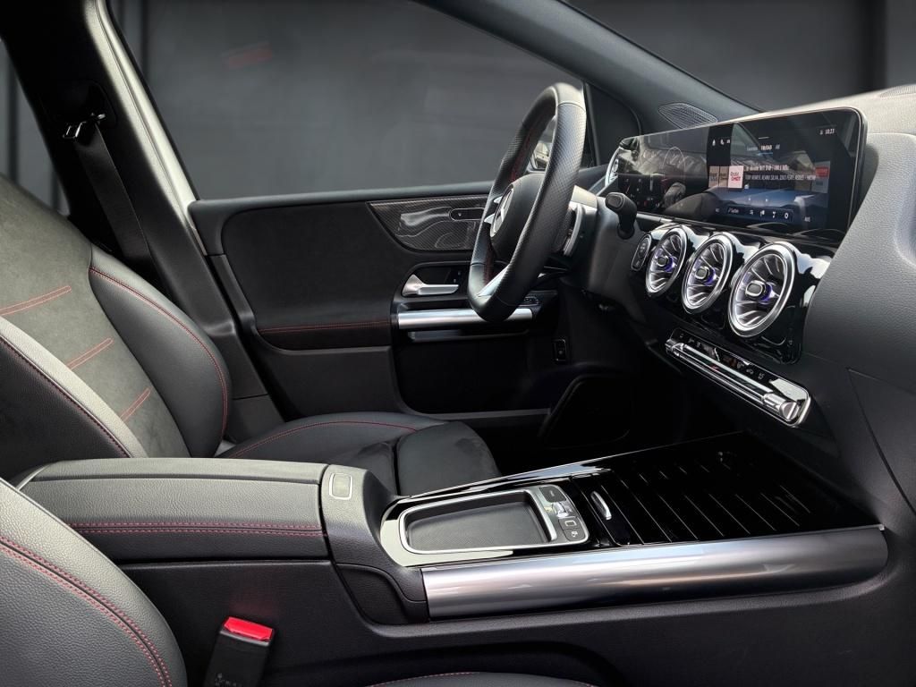 Mercedes-Benz B 200 2024