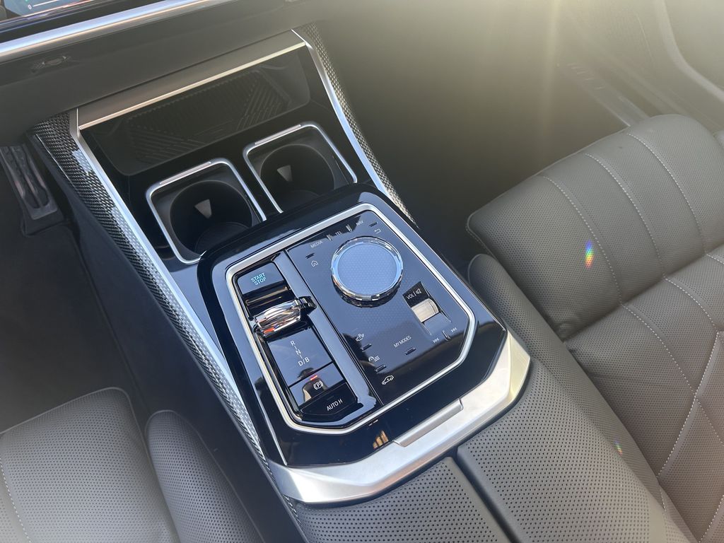 BMW i7 2024