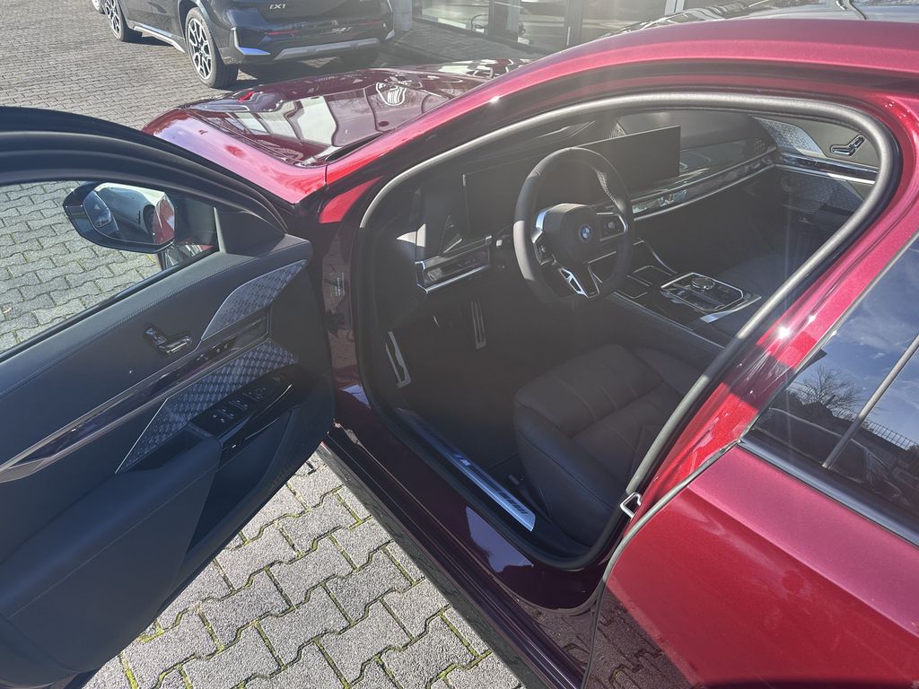 BMW i7 2024