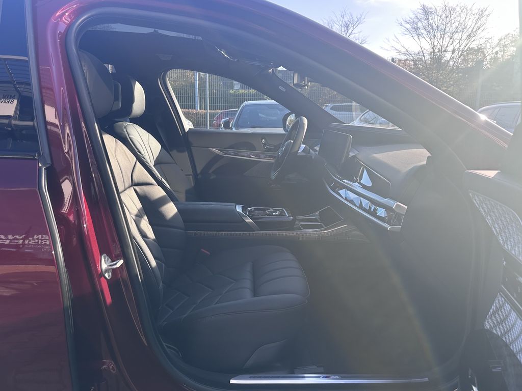 BMW i7 2024