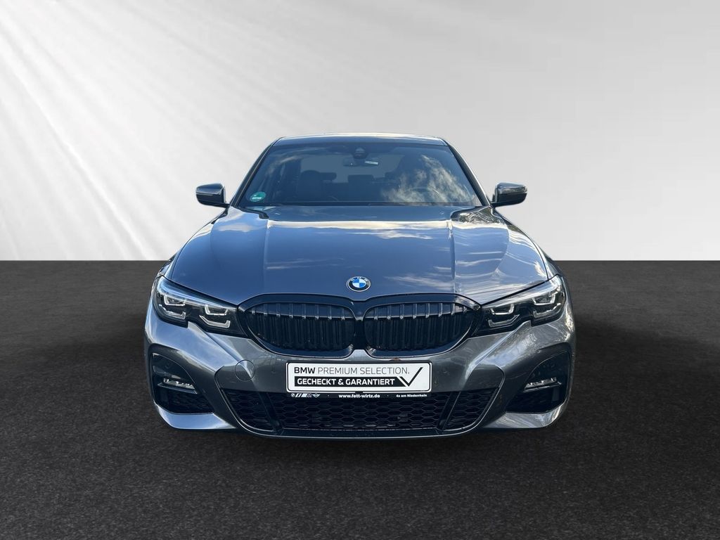 BMW 318 2021