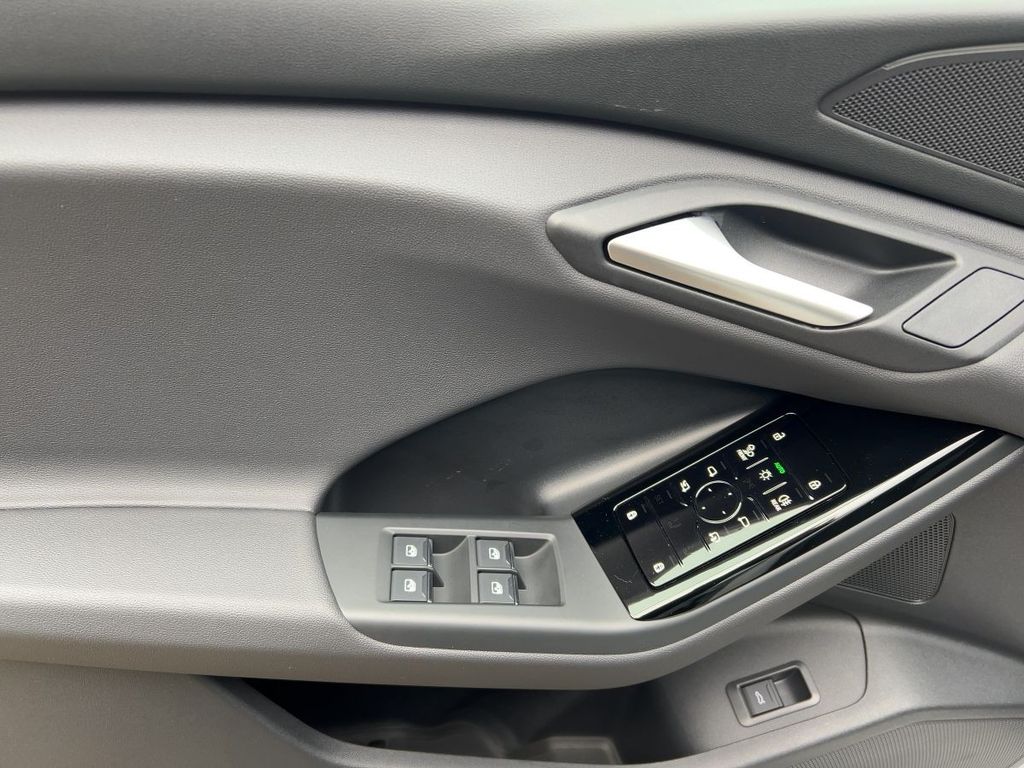 Audi Q6 e-tron 2025