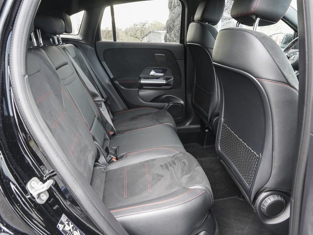 Mercedes-Benz GLA 200 2025