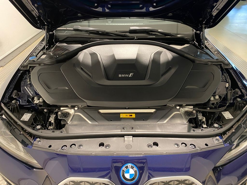 BMW i4 2025