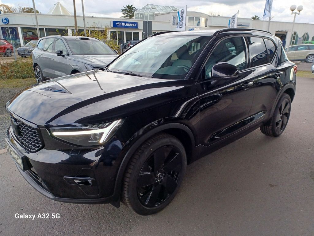 Volvo XC40 2025