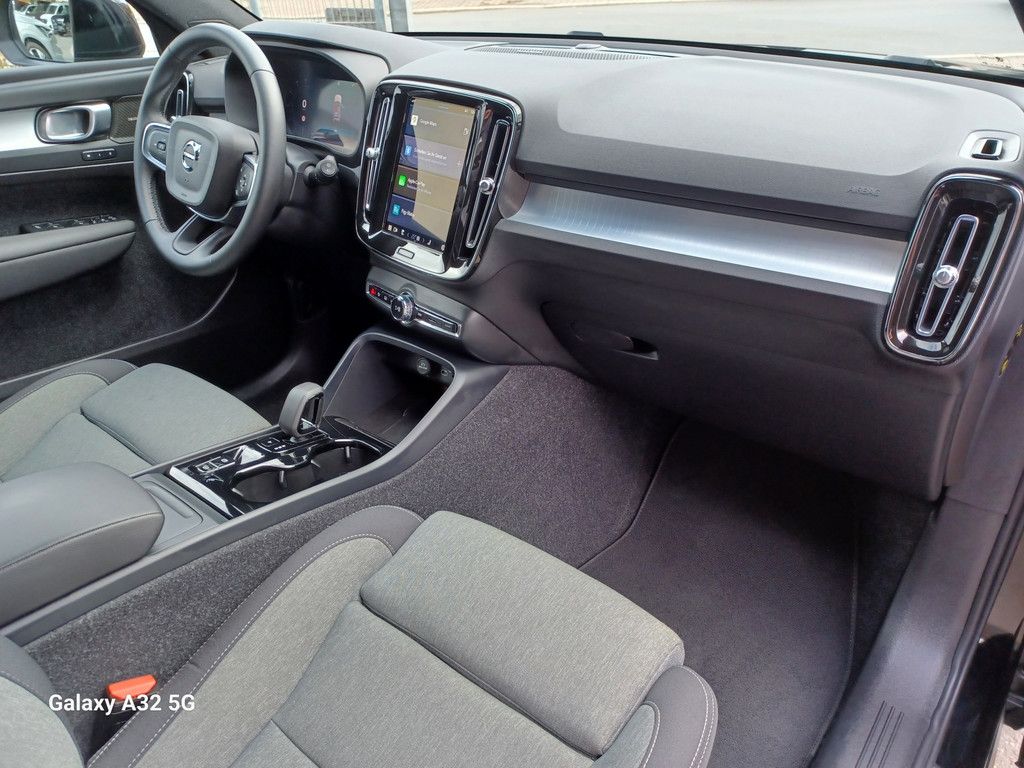 Volvo XC40 2025
