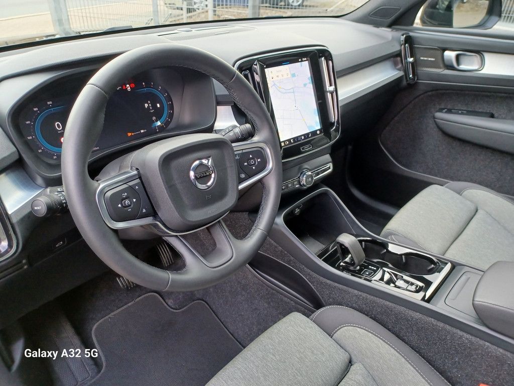Volvo XC40 2025