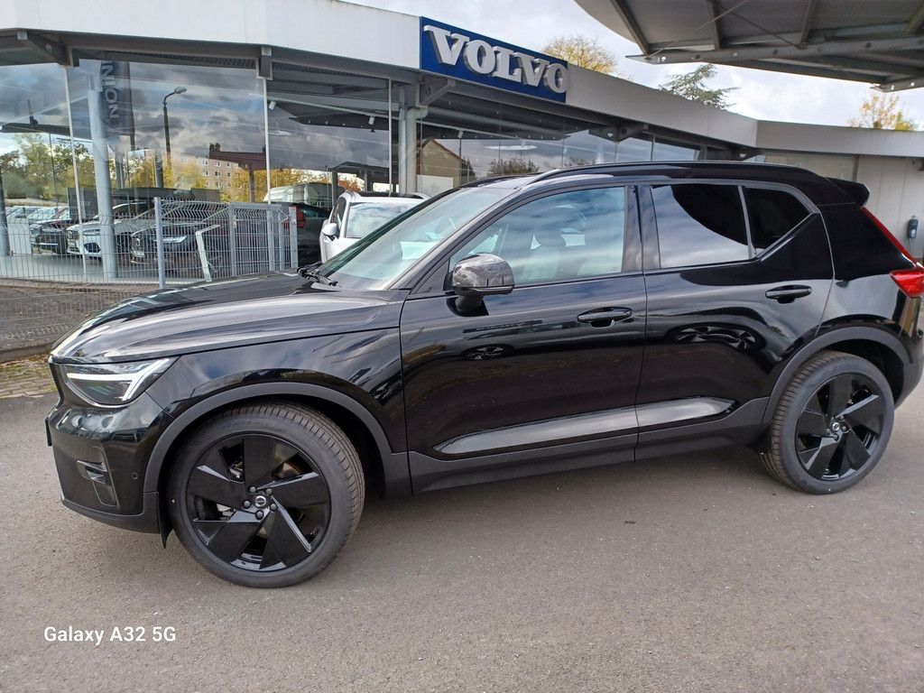 Volvo XC40 2025