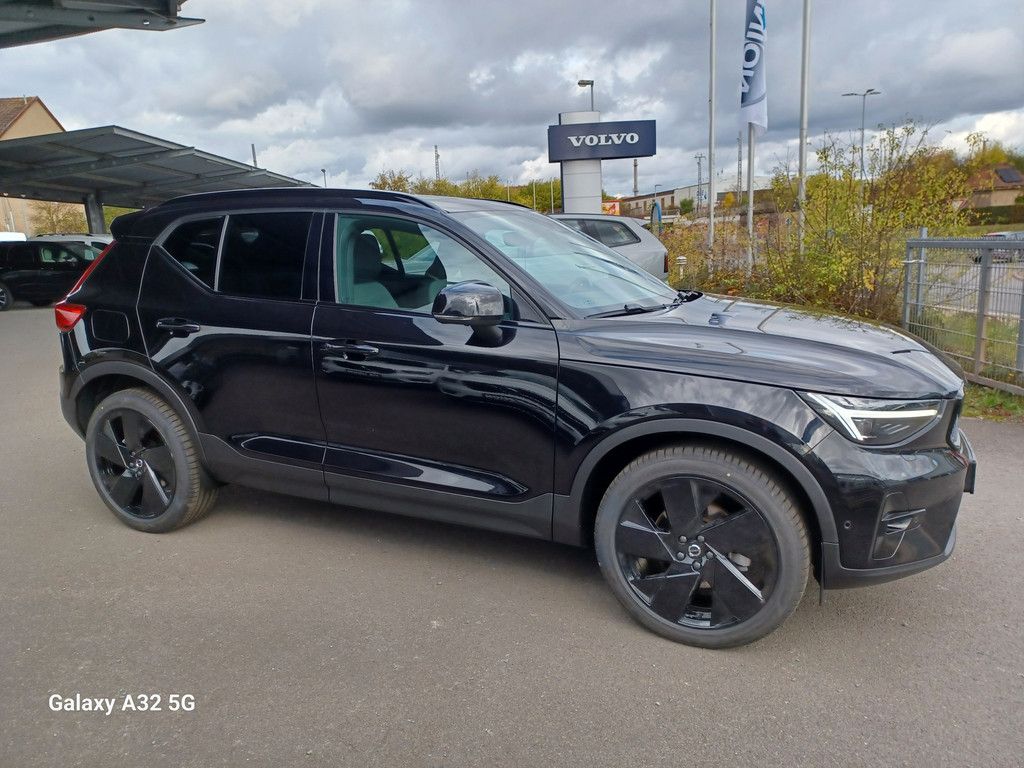 Volvo XC40 2025