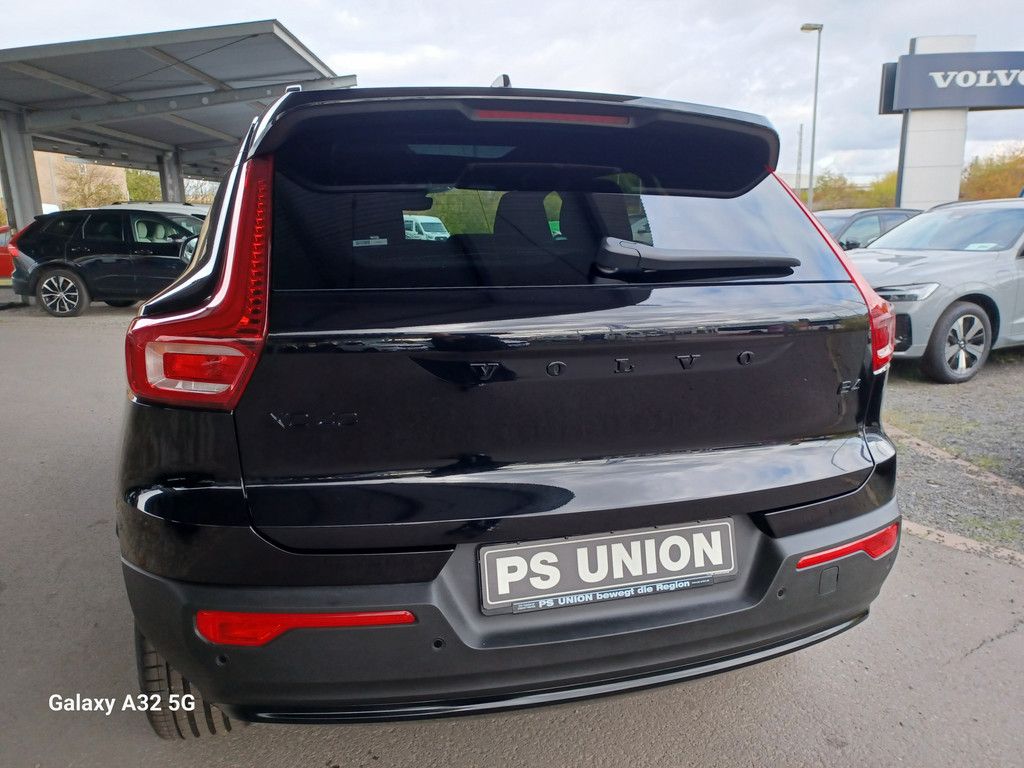 Volvo XC40 2025