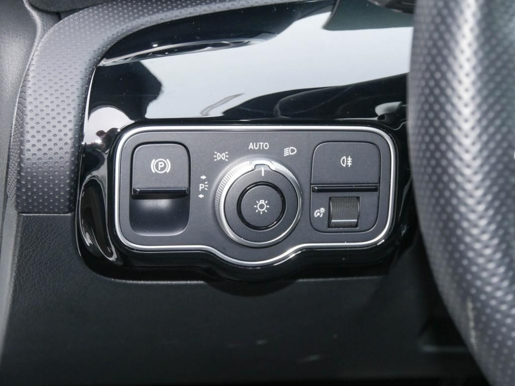 Mercedes-Benz A 220 2024