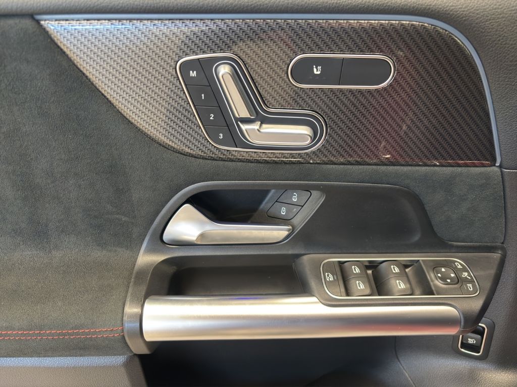 Mercedes-Benz B 220 2024