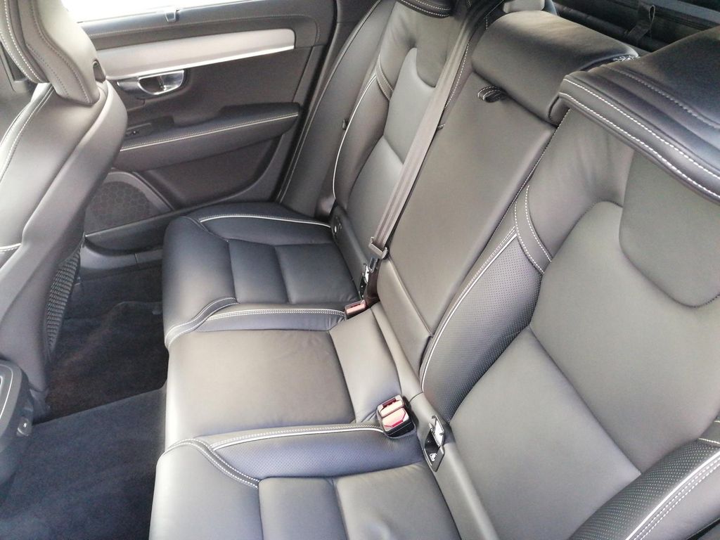 Volvo V90 2023